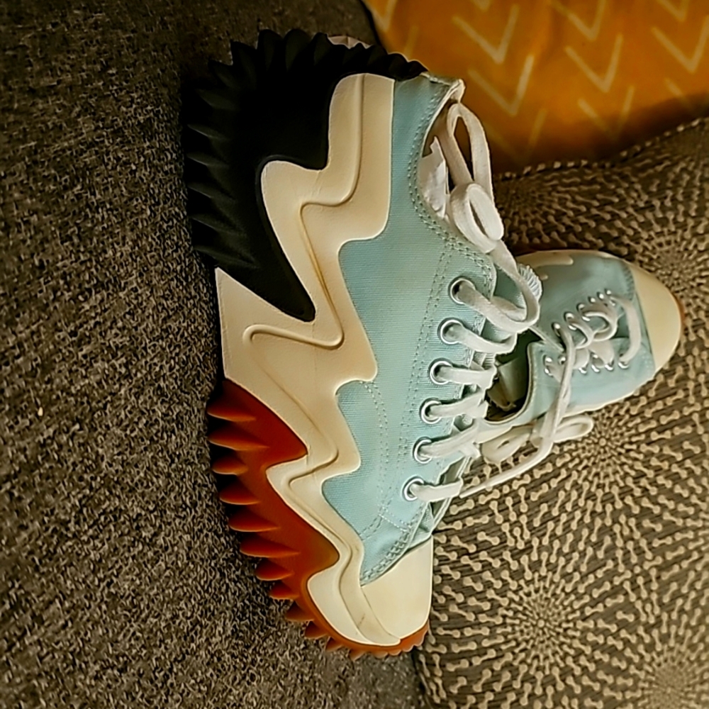 Converse size 7 women 5.5 men